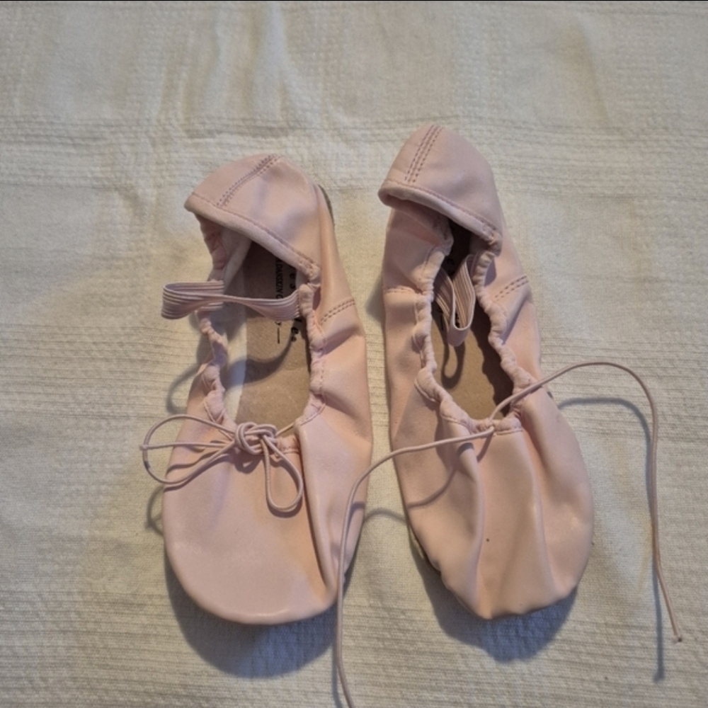 Freestyle girls size 2 leather ballet shoes, VGUC approx 7 3/4"